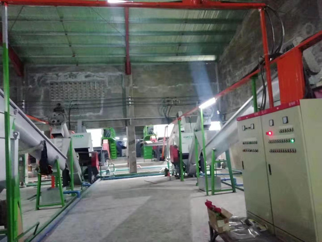 大型PET礦泉水瓶篩選、預(yù)洗、破碎、清洗 熱堿酸洗回收第二套大型生產(chǎn)線(POY級）